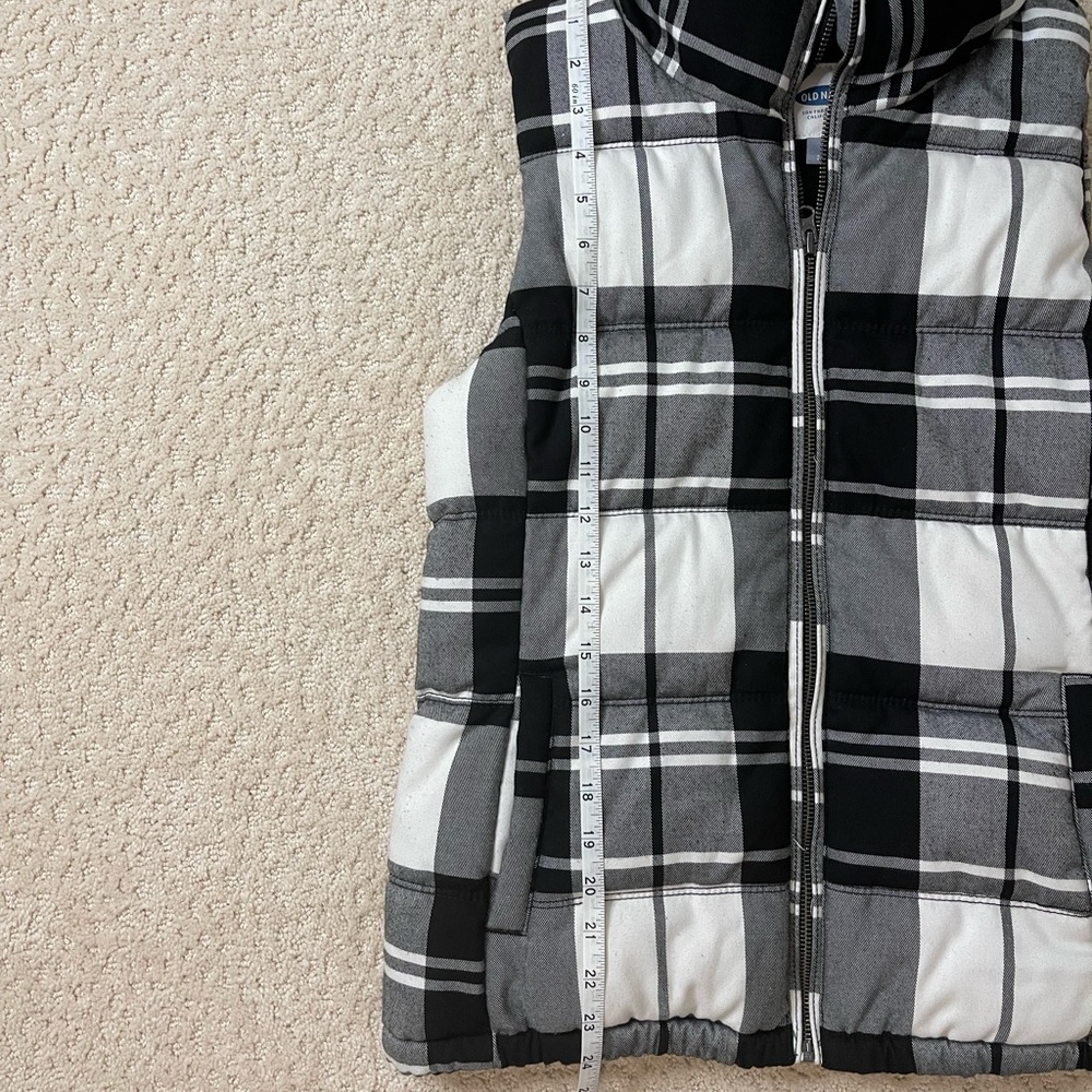 Plaid Puffer Vest - Picture 14 of 15